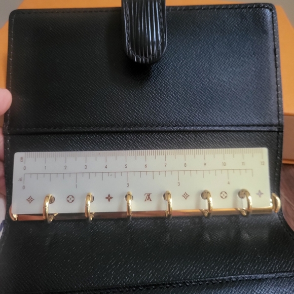 Louis Vuitton Black Epi Leather Ring Agenda Cover PM - Picture 8 of 10